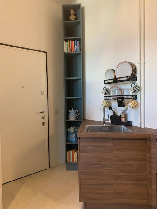 Lovely Studio Flat In Bocconi ミラノ エクステリア 写真