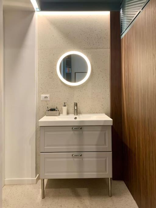 Lovely Studio Flat In Bocconi ミラノ エクステリア 写真