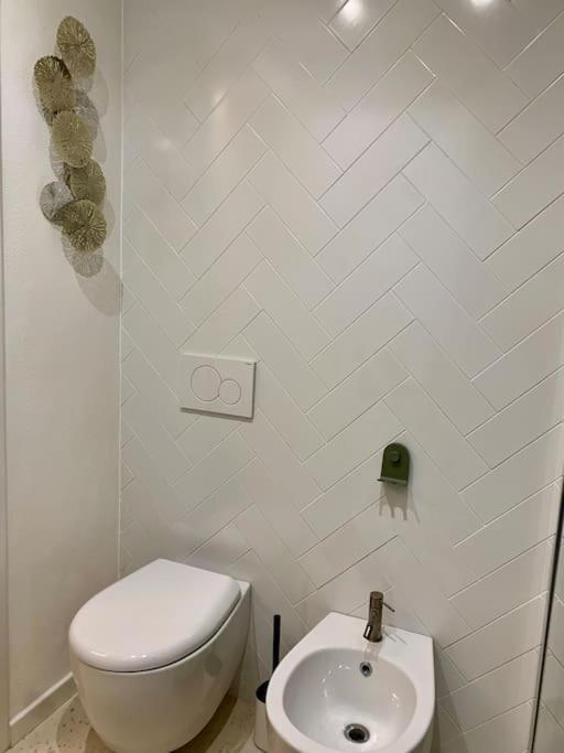 Lovely Studio Flat In Bocconi ミラノ エクステリア 写真